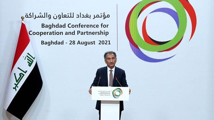 القائمون على المؤتمر يعانون من البلادة والجهل بمتطلبات البروتوكول، فضلاً عن التخبط